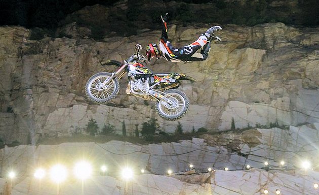 Du très haut niveau à Athènes pour les Red Bull X-Fighters.