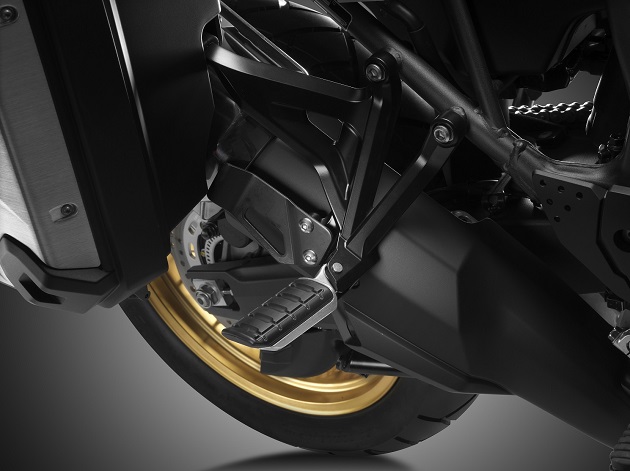 Africa Twin 2016 - Les accessoires et les vêtements techniques dédiés.
