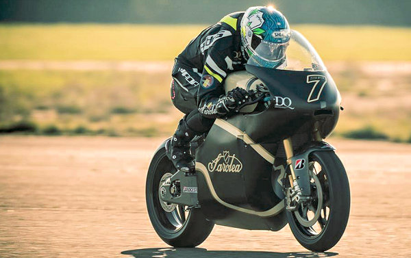 Bridgestone et Saroléa continuent l'aventure pour le Tourist Trophy.