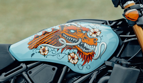 Indian habille ses FTR 1200 avec les coques Artist Series.
