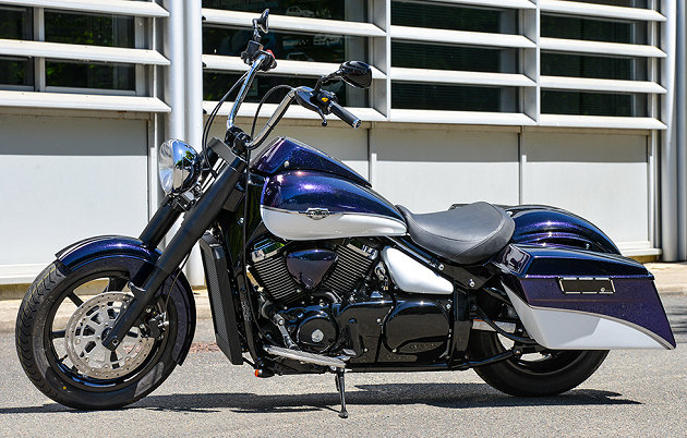 Suzuki France présente deux C 1500 T préparés.