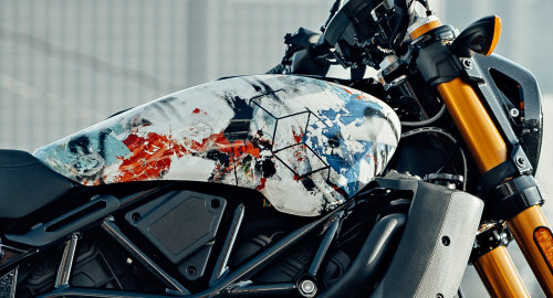Indian habille ses FTR 1200 avec les coques Artist Series.