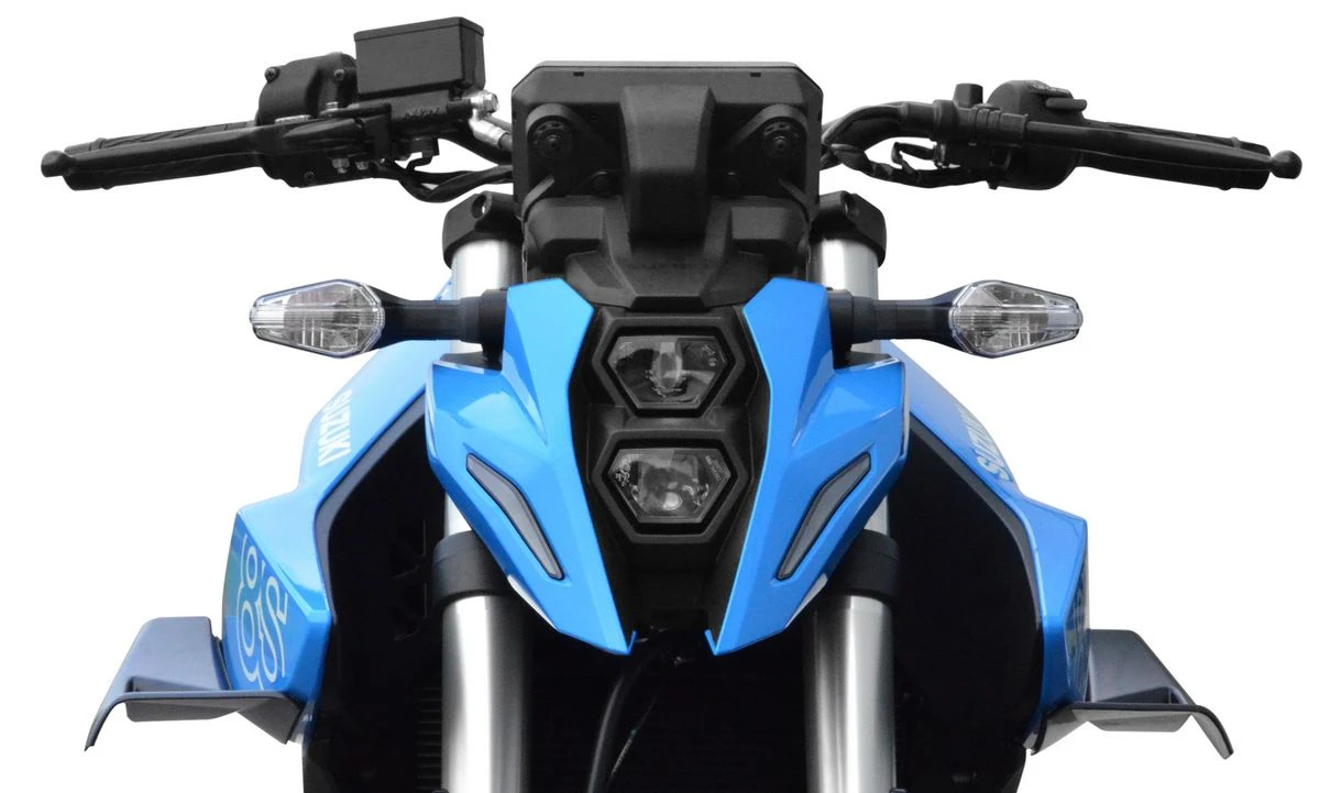 L'avant d'une Suzuki GSX-8S bleue avec des pièces Top Block