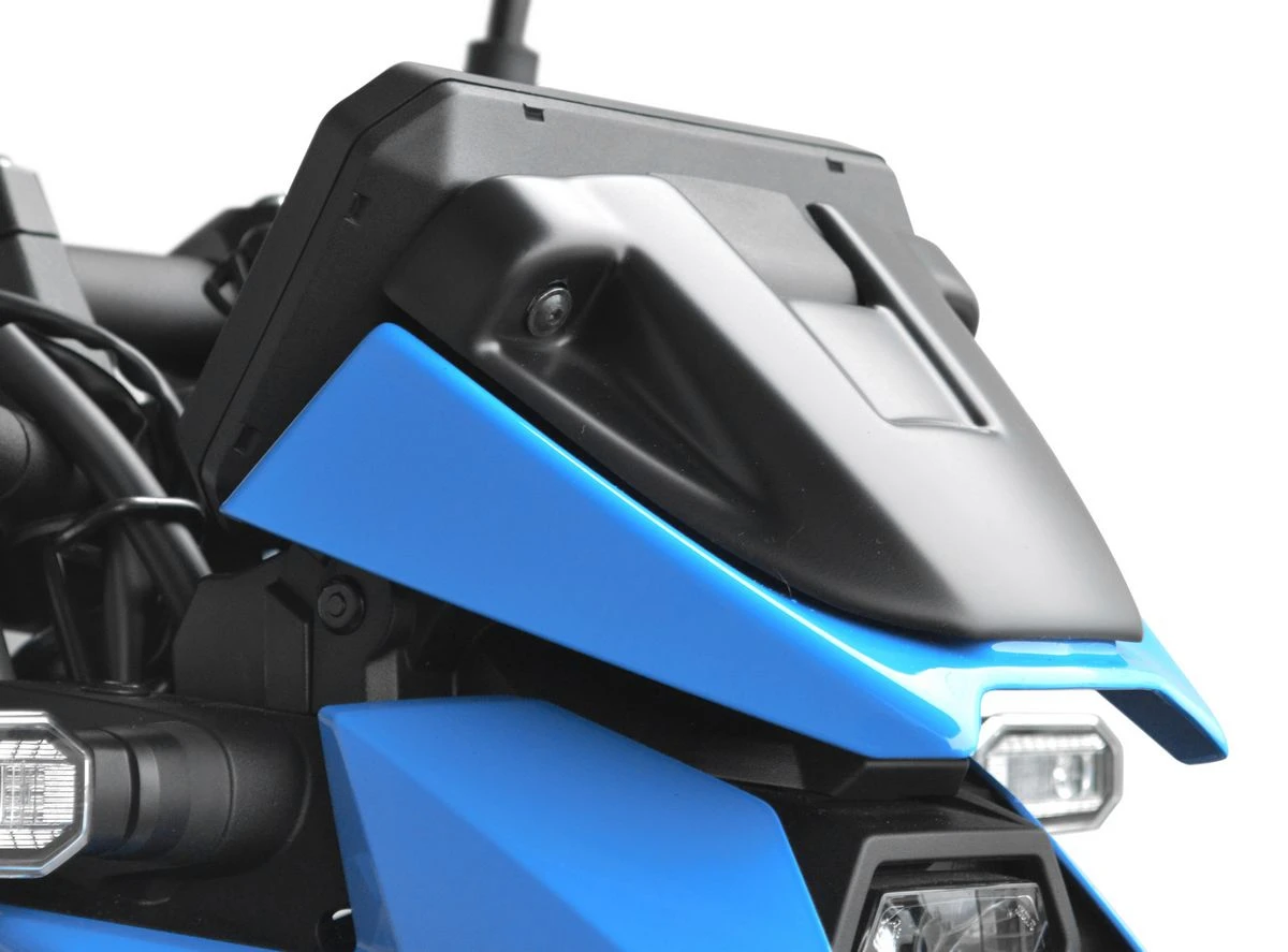 Un saute-vent Top Block sur une Suzuki GSX-8S bleue