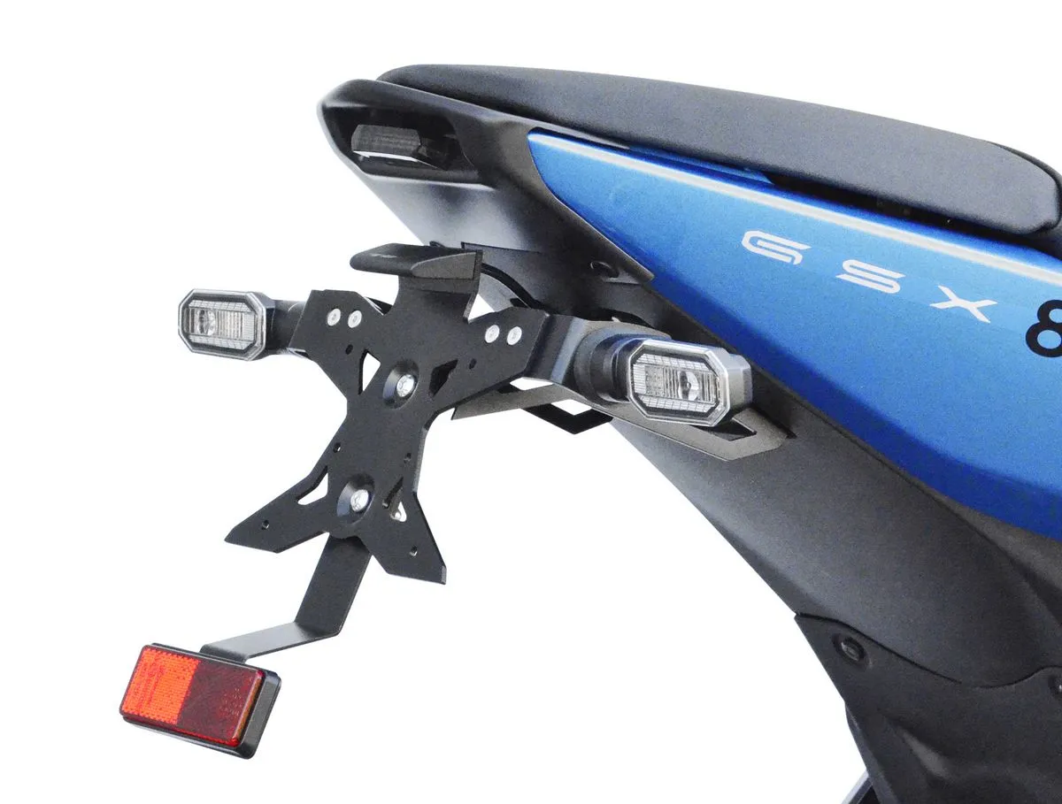 un support de plaque haut Top Block sur une Suzuki GSX-8S bleue