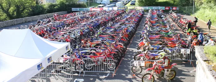 TREFLE LOZERIEN 2024 - Plus de 600 motos dans le parc fermé et surveillé