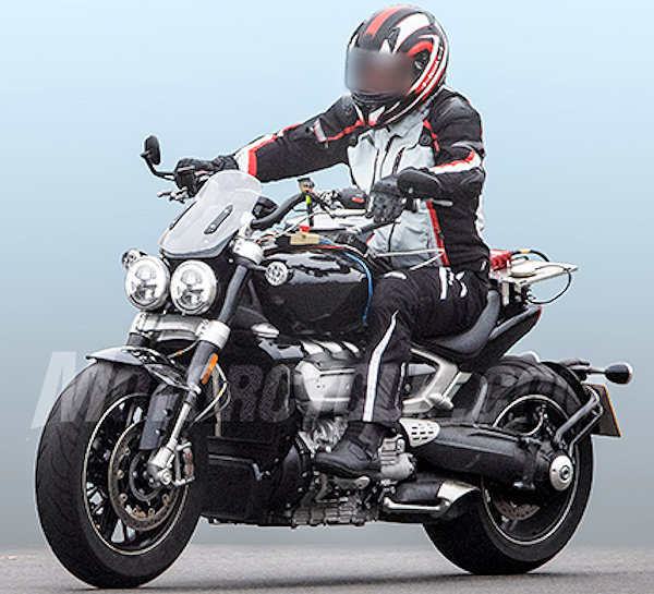 La prochaine Triumph Rocket III déjà en test de roulage.