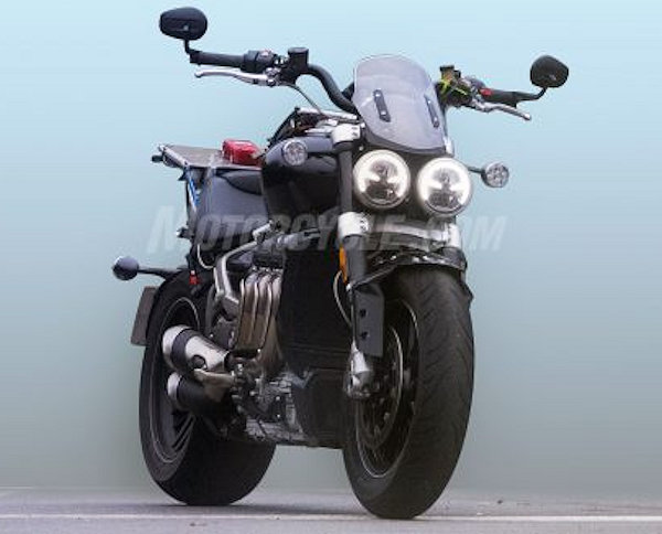La prochaine Triumph Rocket III déjà en test de roulage.