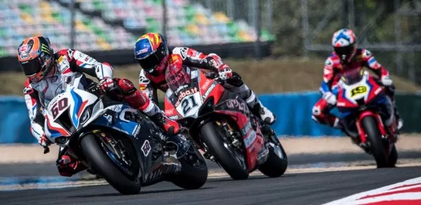 WSBK / Magny-Cours – Razgatlioglu prend les commandes.