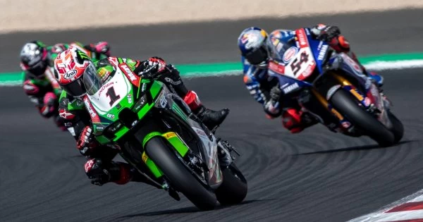 WSBK / Magny-Cours – Razgatlioglu prend les commandes.
