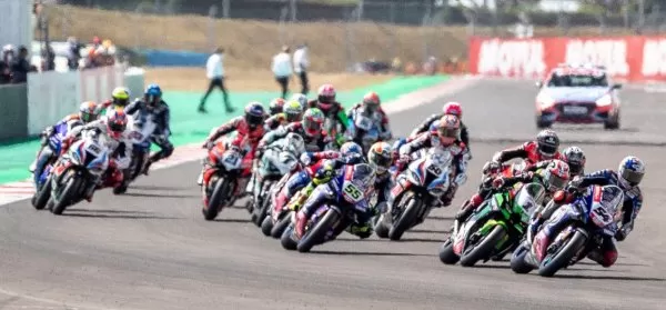 WSBK / Magny-Cours – Razgatlioglu prend les commandes.