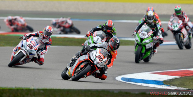 La cathédrale d'Assen sous la fureur du Superbike.