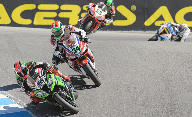 WSBK / Laguna Seca - Sykes à la poursuite du Corckscrew.
