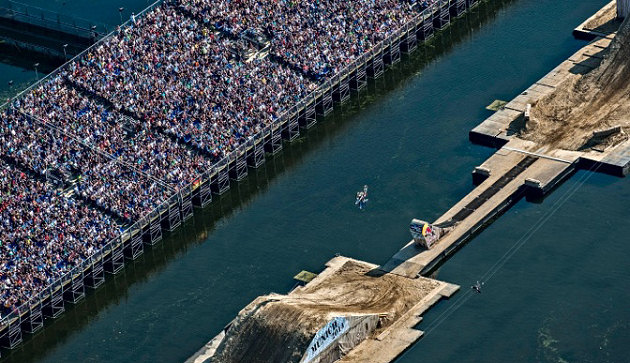 Red Bull X-Fighters : Munich flotte, Pagès chute, Sheehan gagne.