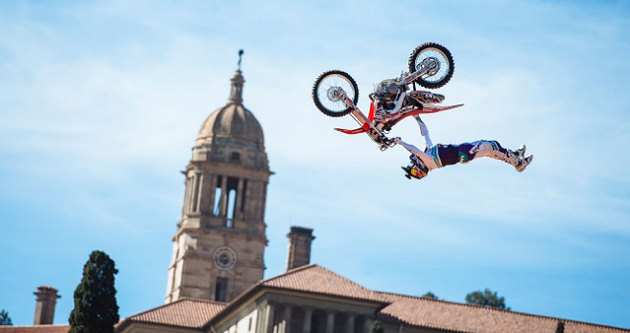 Josh Sheehan remporte les X-Fighters à Pretoria et le titre.