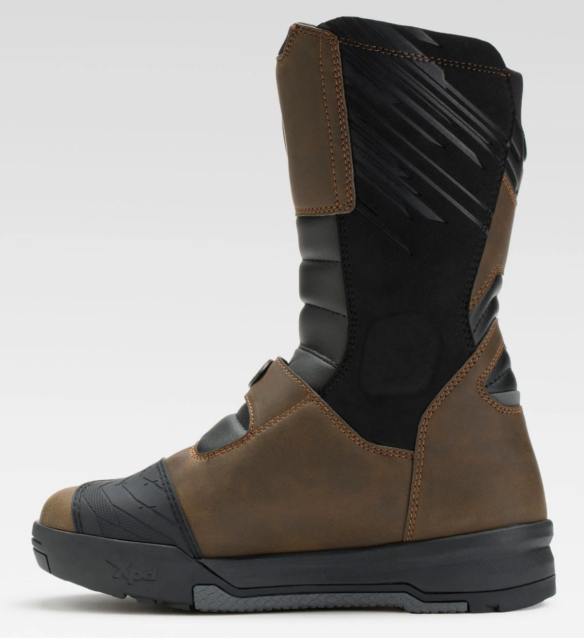 Une botte XPD X-Adv Tourmax H2Out marron