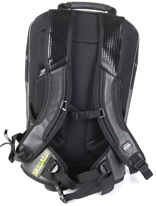 Bagster lance sa gamme Skwal-line pour les roadsters sportifs.