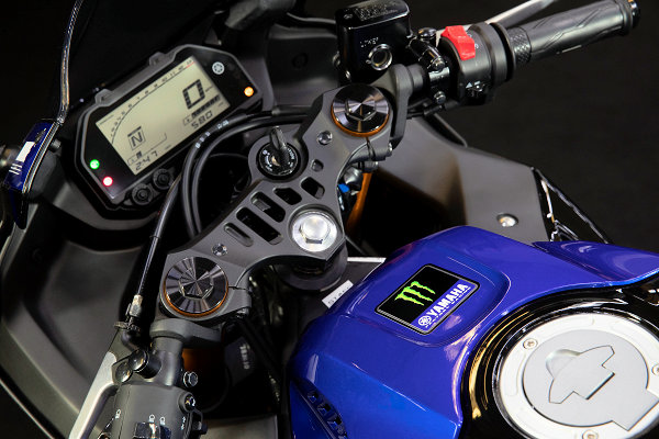 La Yamaha R3 passe aussi au coloris MotoGP Monster.
