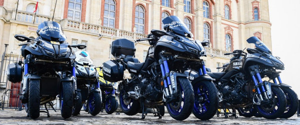 Le Yamaha Niken devient la moto d'assistance du Tour de France.