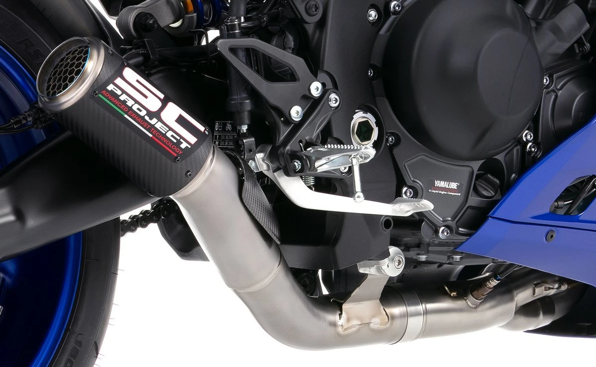 Un silencieux SC-Project sur une Yamaha R9 Bleu