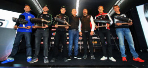Des échappements Akrapovic vendus pour la bonne cause.
