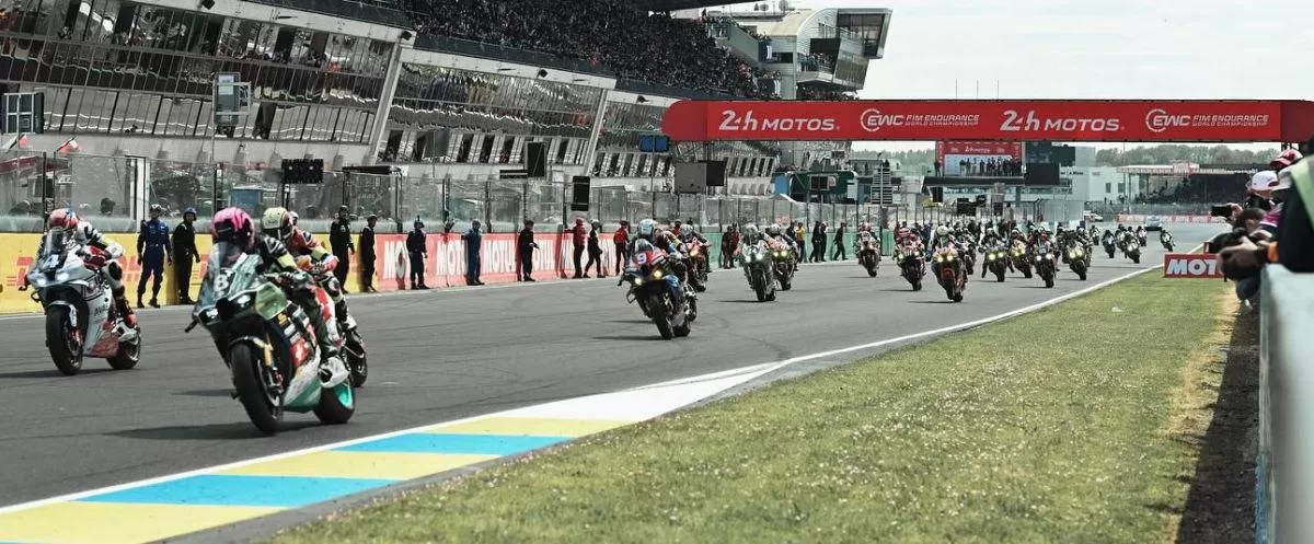 Suzuki remporte les 24 heures Moto pour la 15e fois.