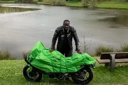 Le rappeur S.Pri Noir, nouvelle recrue de la marque Kawasaki