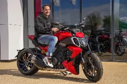 JO Paris 2024 : Ducati et Lavillenie unissent leurs forces