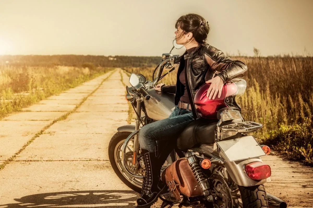 Faut-il assurer sa moto chez son assureur auto ?