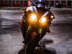 L'évolution de l'éclairage des motos, de l'acétylène aux lasers