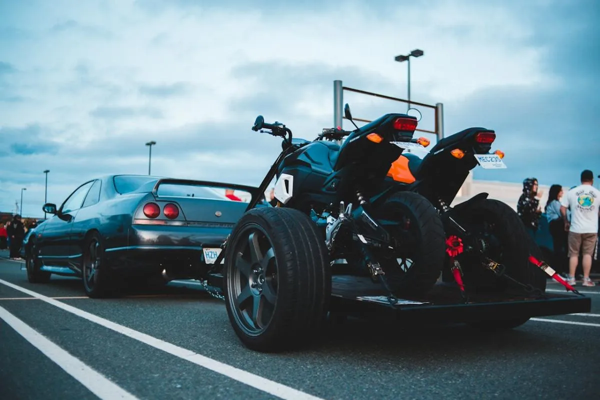 La bonne installation de vos motos sur une remorque plateau