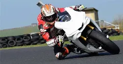 Apartado por KTM, Jeremy McWilliams se recupera a los 60 años