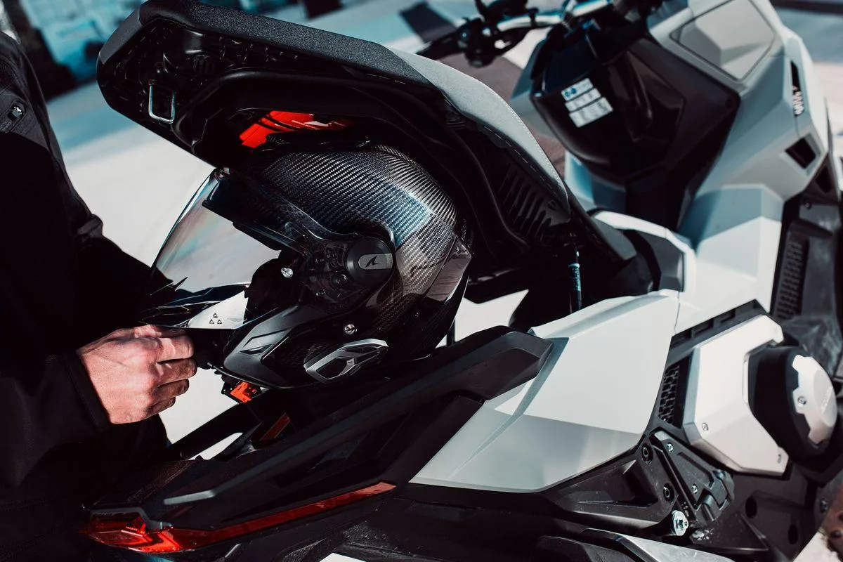 Gamme Jet Shark 2025 : Le Futur du Casque Urbain est Là !