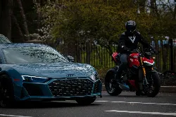 Pourquoi les mandataires auto réussissent, pas ceux moto ?