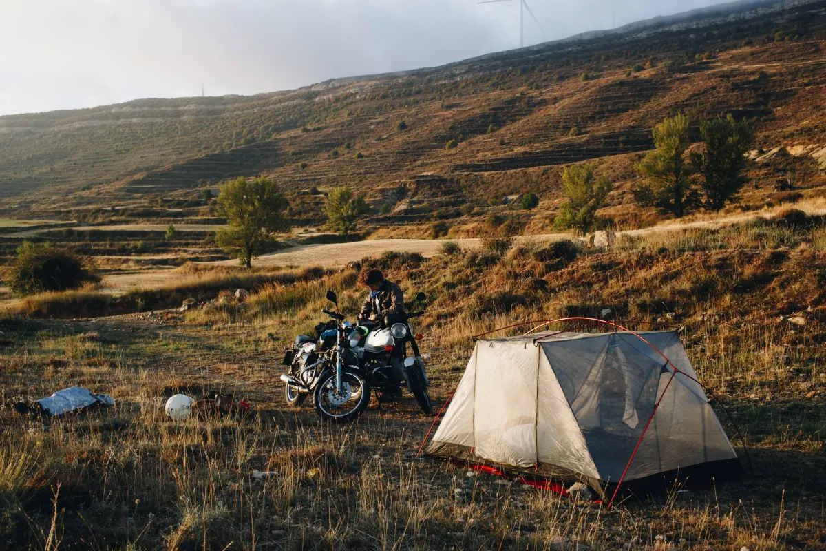 Voyager à moto en Europe : papiers, assurance et connectivité