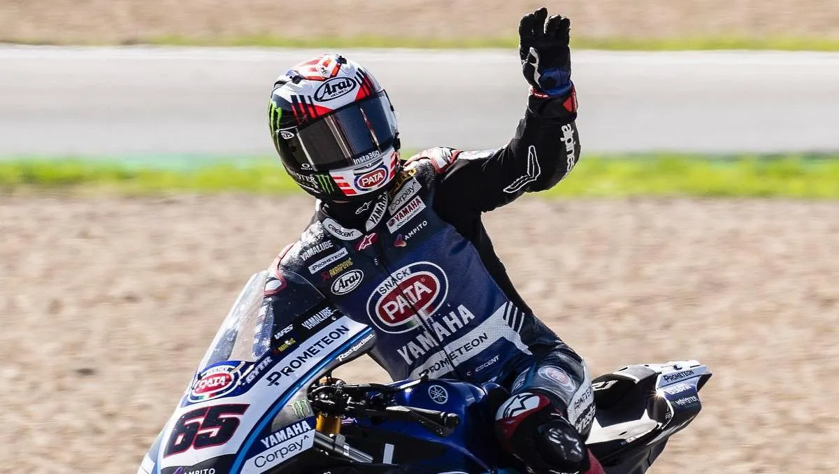 Jonathan Rea celebra el final de una carrera