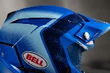 Casque de motocross Bell aux teintes bleues d'Eli Tomac avec le logo de la marque