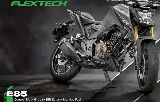 Une moto Honda CB 300 F noire et le mot Flextech