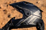 Un casque Sena Outlander noir
