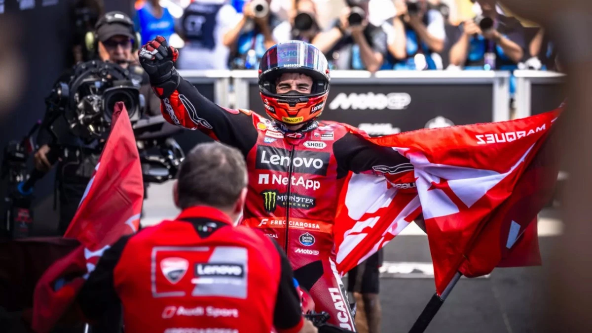 Marc Marquez savoure sa 100ème victoire en arrivant du Grand Prix