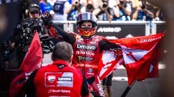 Marc Marquez savoure sa 100ème victoire en arrivant du Grand Prix