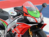 Aprilia présente une RSV4 RF en Limited Edition avec des winglets.