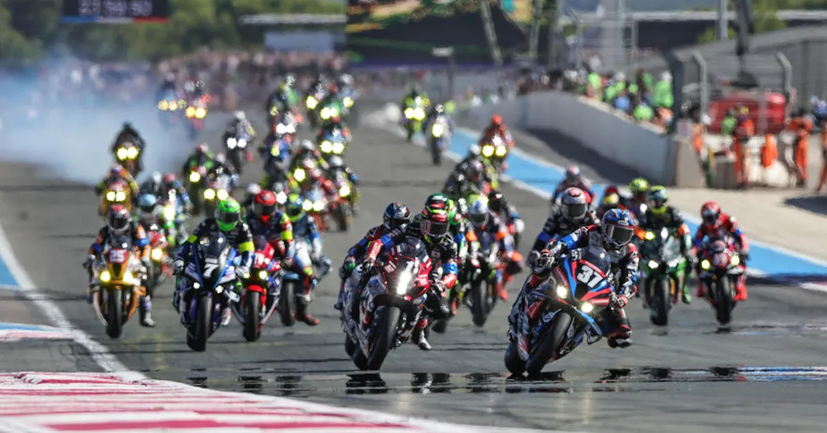 Des motos au départ de la course du Bol d'or