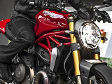 Ducati 2014 : la Monster 1200 carbure au gros twin Testastretta.