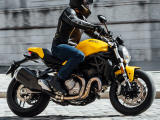 Ducati fait évoluer sa 821 Monster pour 2018.