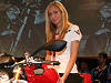 Motos, glamour et ladies - Cologne contre Milan.