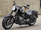 Harley-Davidson dévoile le Fat Boy S 2016 avec le Twin Cam 1800.