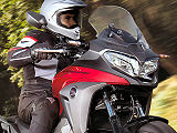 Honda présente le VFR 800 X Crossrunner 2015.