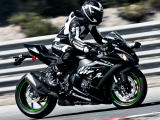 La Kawasaki ZX-10 RR poursuit sa carrière en 2018.