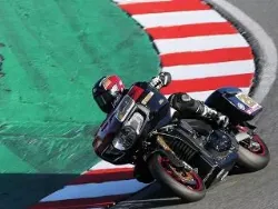 Indian remporte la course des Baggers avec sa Challenger.